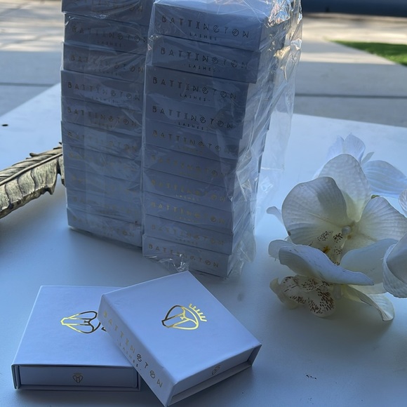 PREMIUM LASHES - Picture 4 of 8